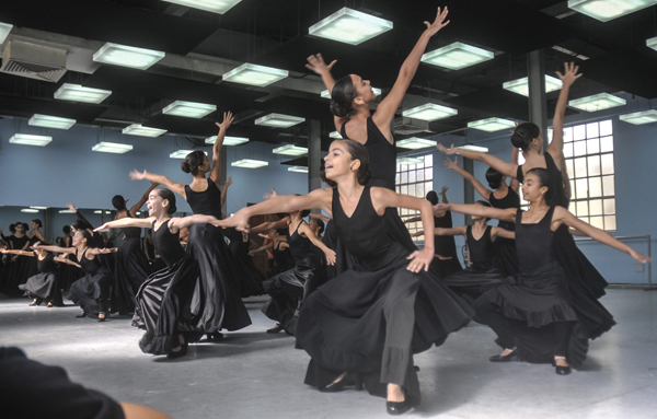 Integrantes del Ballet  Lizt Alfonso durante el encuentro con Misty Copeland, primera bailarina del "American Ballet Theatre", de los Estados Unidos de América, realizado en la sede de la compañía, en La Habana, Cuba, el 17 de noviembre de 2016  ACN FOTO/Oriol de la Cruz ATENCIO