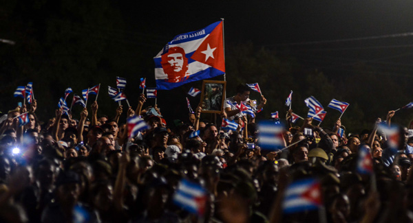 Asistentes al acto político por la desaparición física del Comandante en Jefe Fidel Castro Ruz, en la Plaza de la Revolución, en La Habana, Cuba, el 29 de noviembre de 2016.     ACN FOTO/ Abel PADRÓN PADILLA