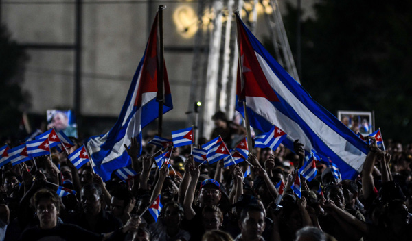 Asistentes al acto político por la desaparición física del Comandante en Jefe Fidel Castro Ruz, en la Plaza de la Revolución, en La Habana, Cuba, el 29 de noviembre de 2016.     ACN FOTO/ Abel PADRÓN PADILLA