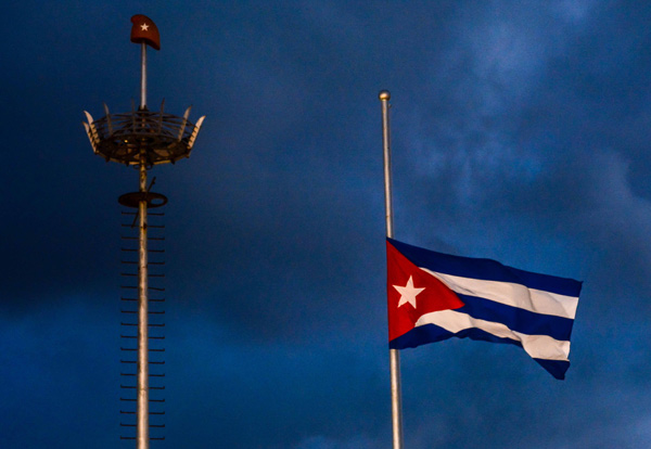 La bandera a media asta, por el duelo nacional tras la desaparición física del  Comandante en Jefe Fidel Castro Ruz, en la Plaza de la Revolución, en La Habana, Cuba, el 29 de noviembre de 2016.     ACN FOTO/ Abel PADRÓN PADILLA