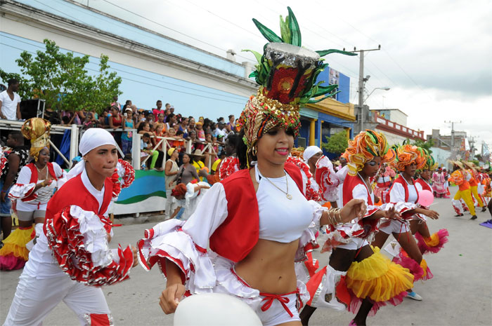 0808-carnaval-guantanamo-3.jpg