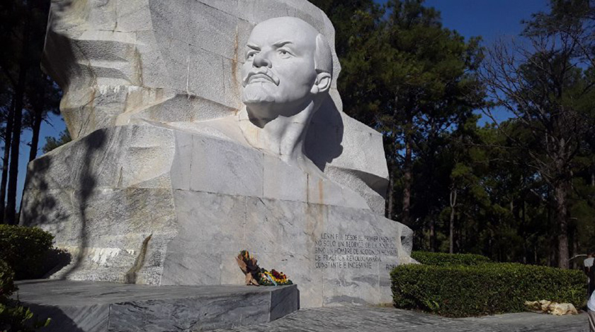 Con el homenaje al natalicio del líder soviético Vladimir Ilich Lenin, en el monumento que lleva su nombre, el Parque Lenin celebró su aniversario 50 de fundado en esta capital.