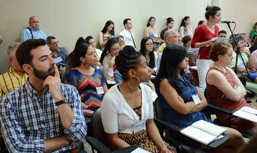 Pedagogos cubanos y norteamericanos intercambian experiencias, durante el Encuentro de Educadores de Cuba y Estados Unidos, en el Centro de Convenciones Santa Cecilia, en Camagüey, el 24 de febrero de 2016. ACN FOTO/ Rodolfo BLANCO CUÉ